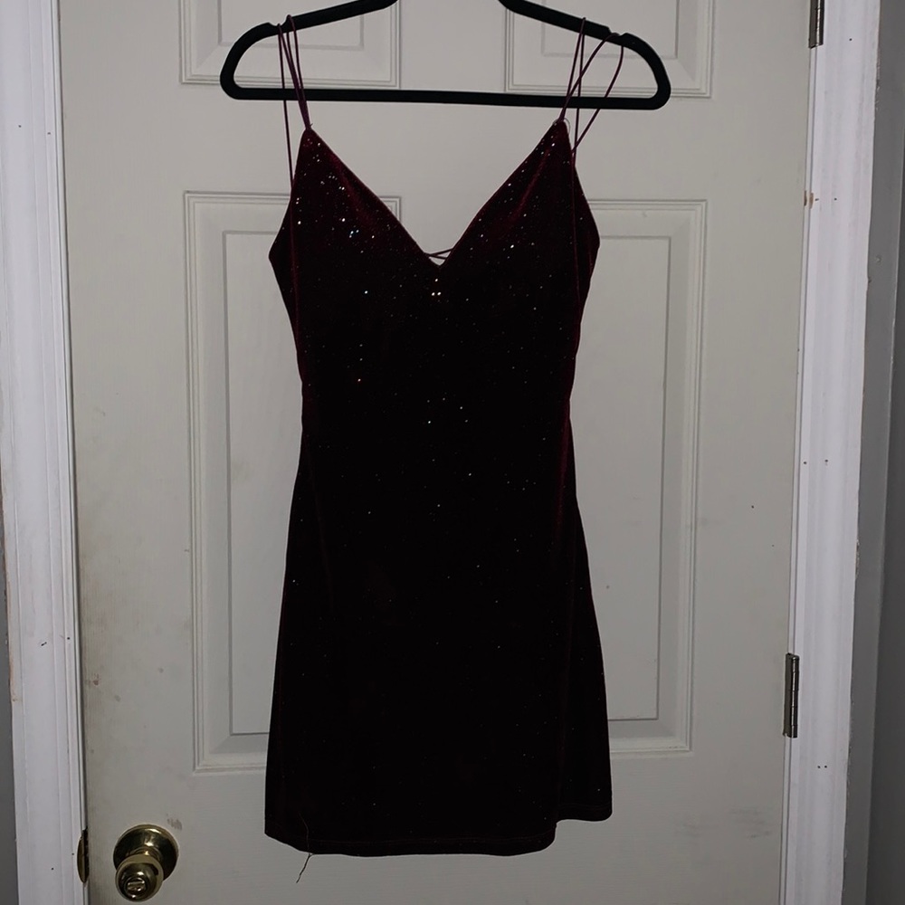 Cute back detail sparkling wine velvet dress.